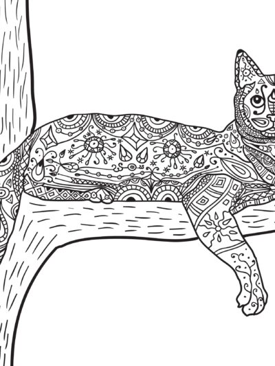 Кошка на дереве